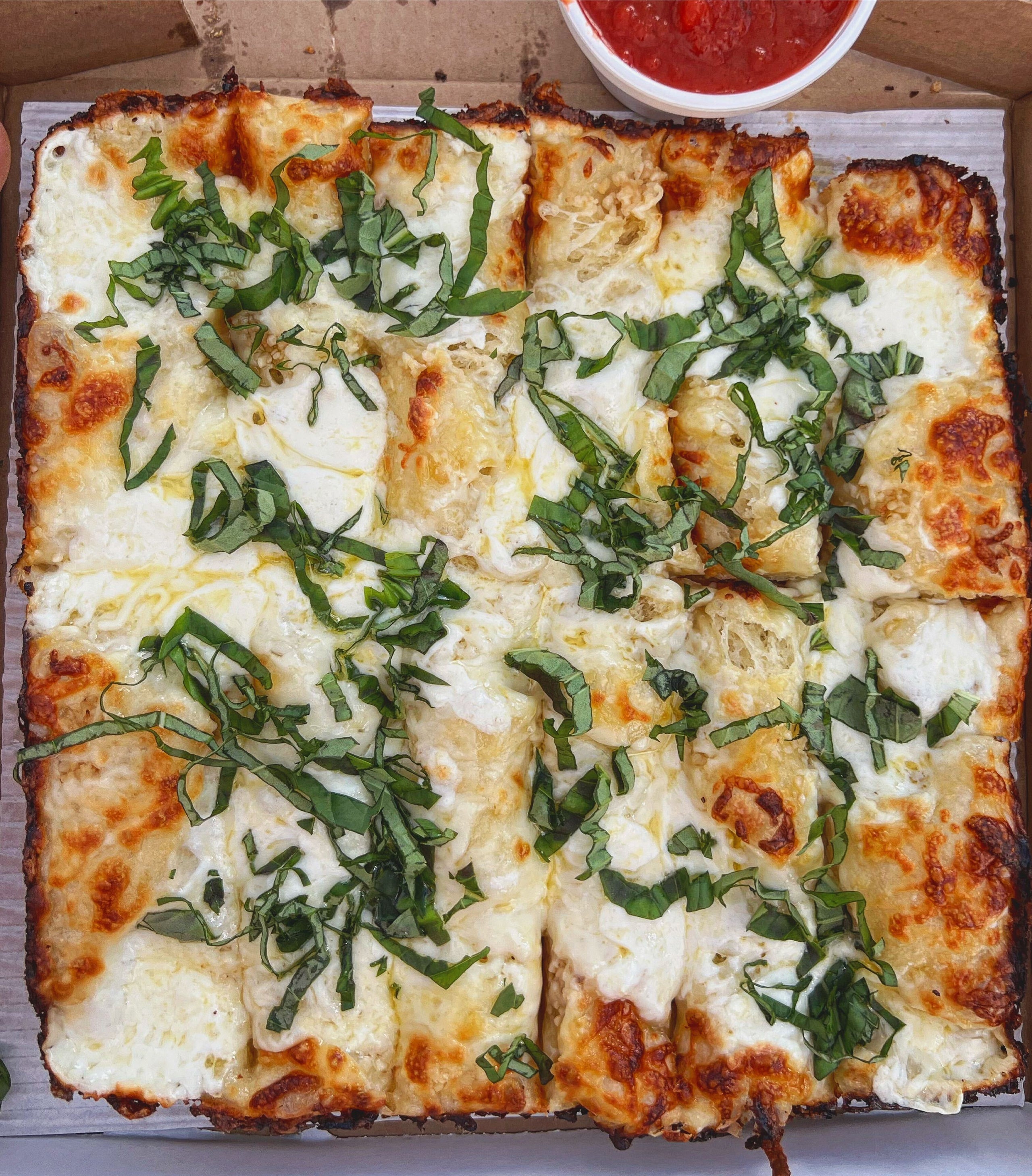 whole-pan-pie-garlic-cheesy-bread-uncle-g-s-pizza